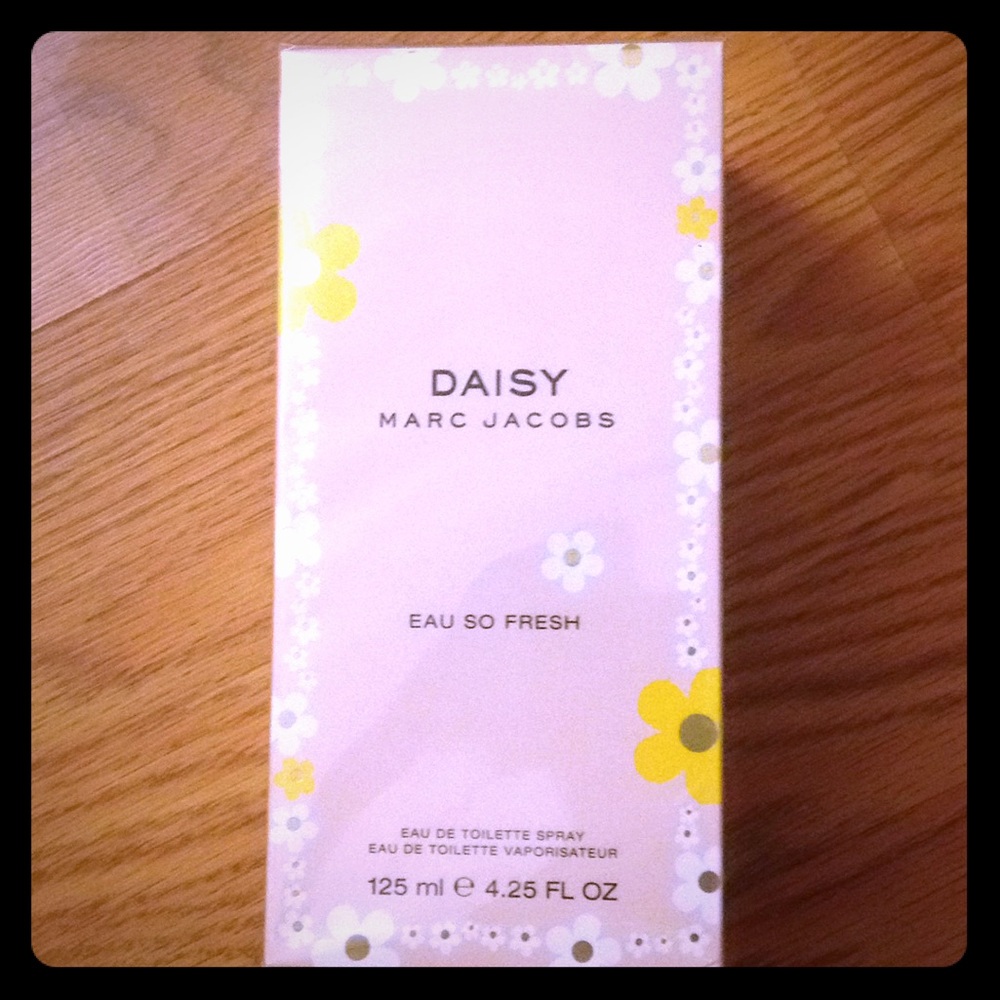 Daisy by Marc jacobs